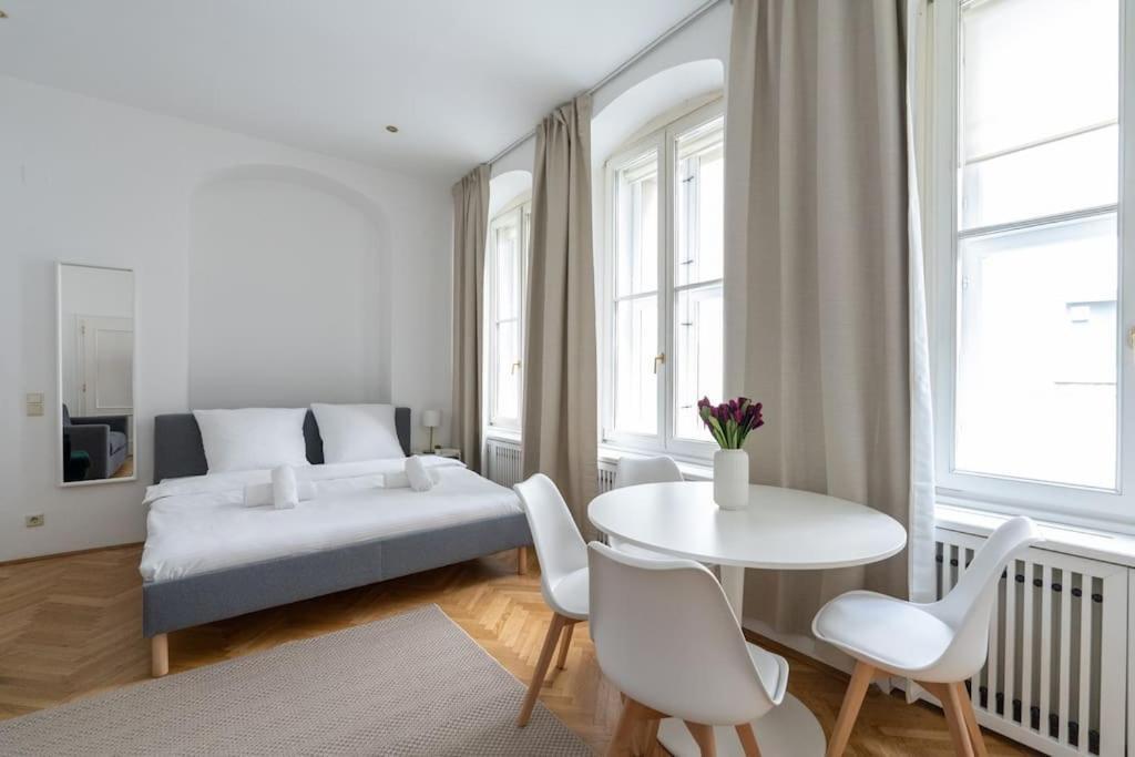Historic Heart Apartment Wenen Buitenkant foto